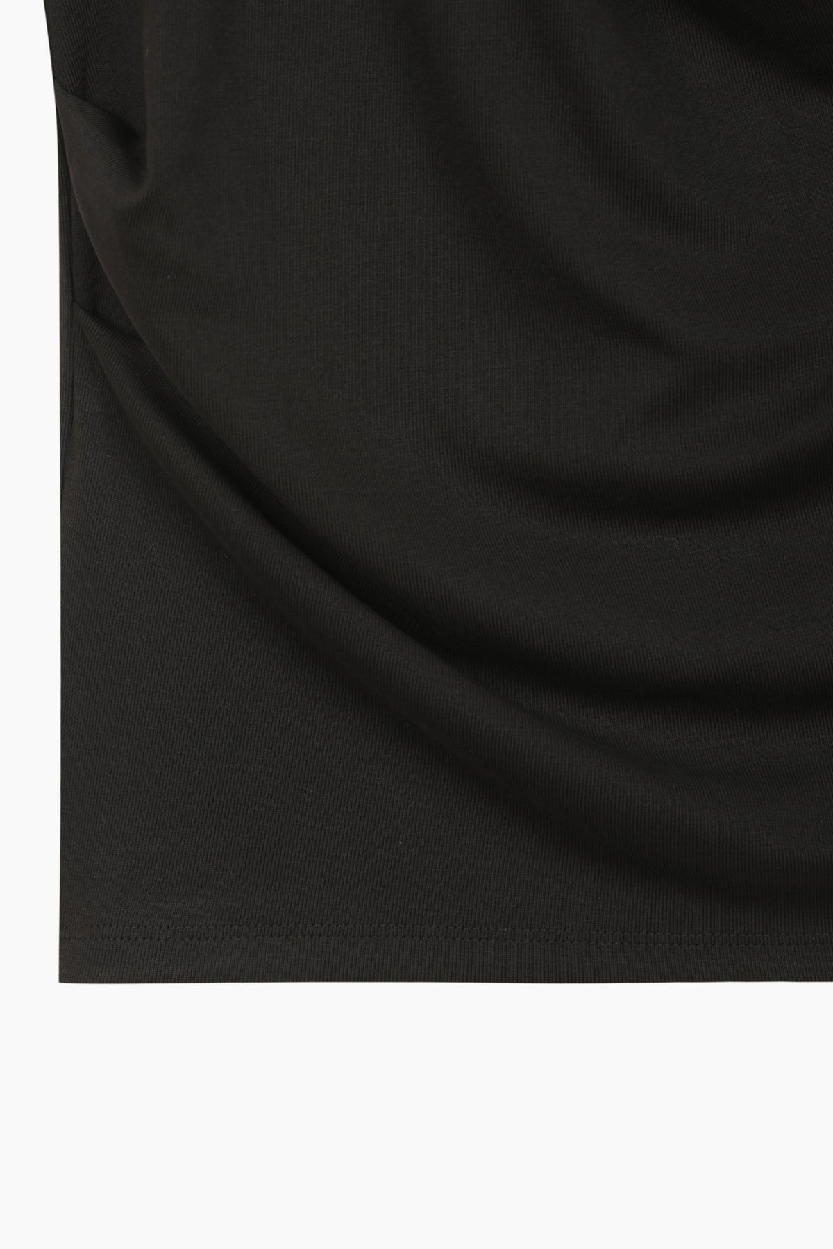 T-shirt con contrasto e ricamo