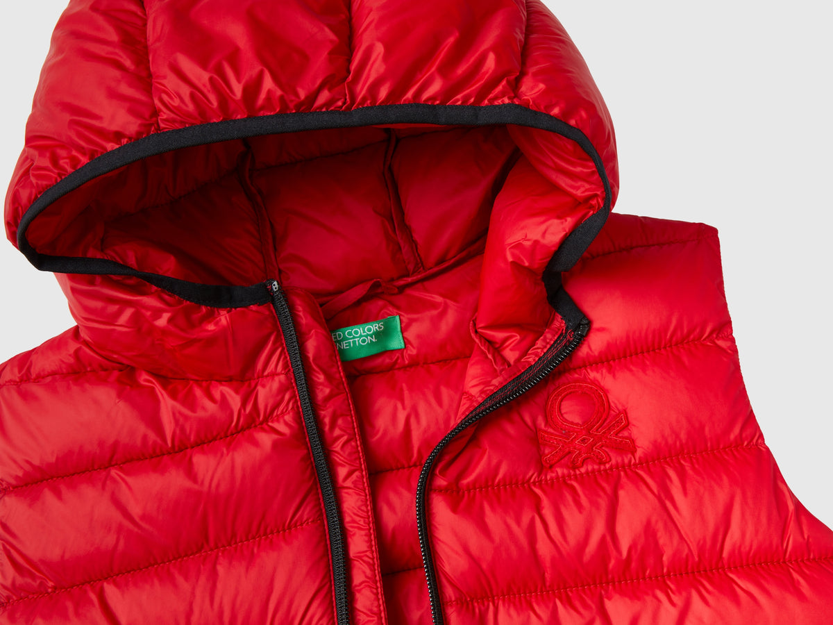 Gilet imbottito con cappuccio