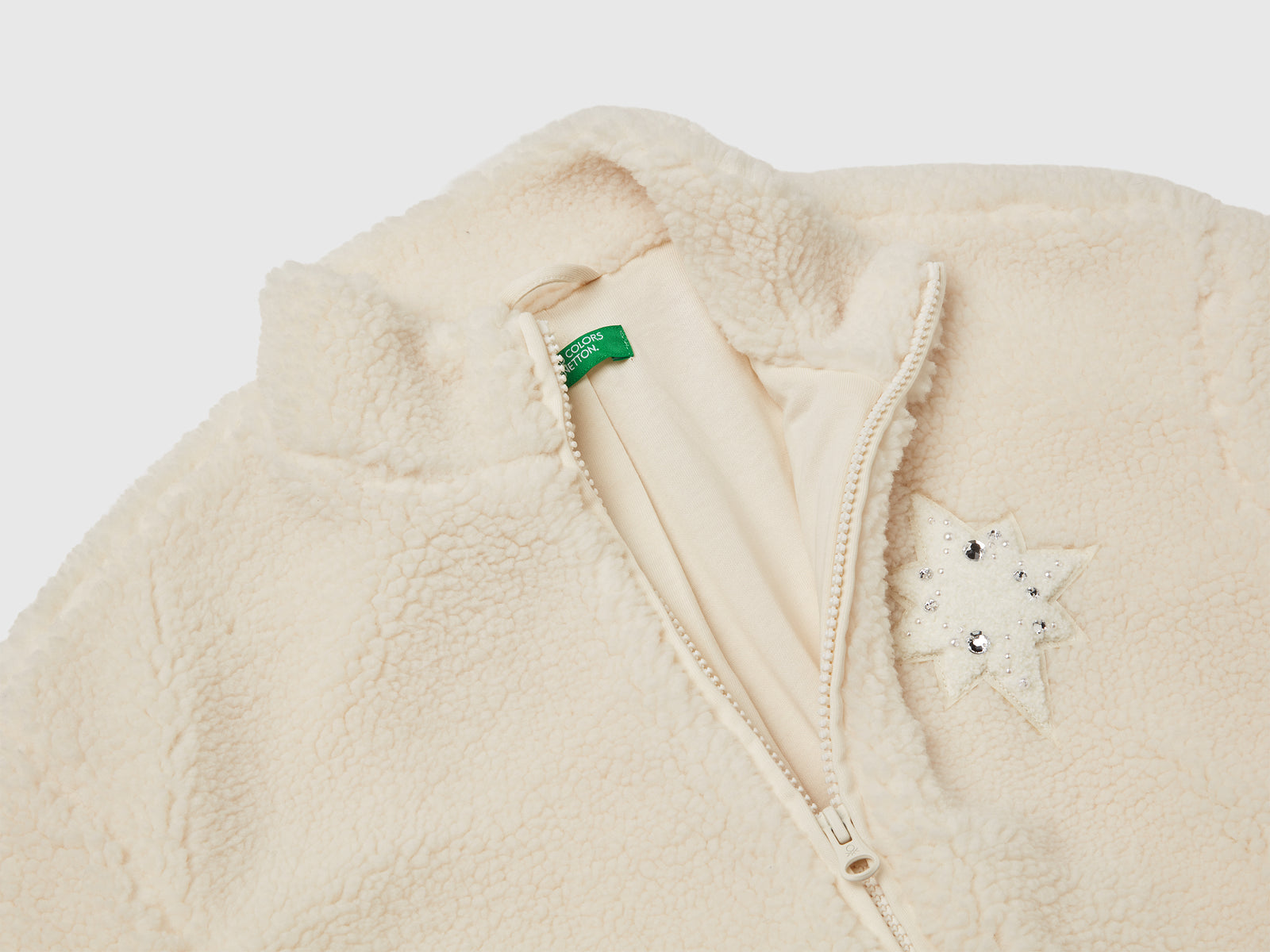 Felpa con collo alto in pelliccetta sintetica da bambina bianco panna 3 | Benetton Outlet