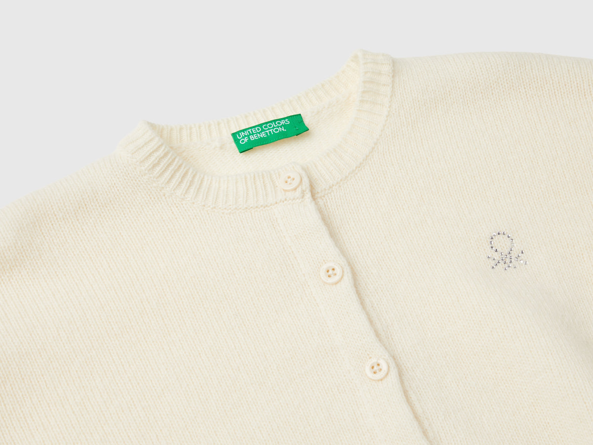 Cardigan girocollo con logo in strass