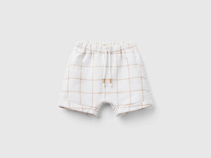 Shorts a quadri in misto lino
