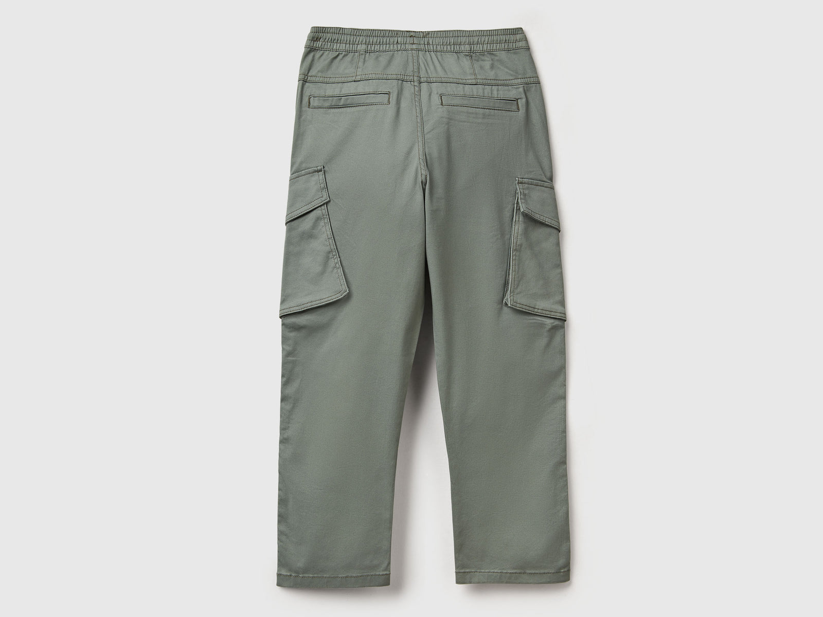 Pantaloni cargo regular fit da bambino verde militare 2 | Benetton Outlet