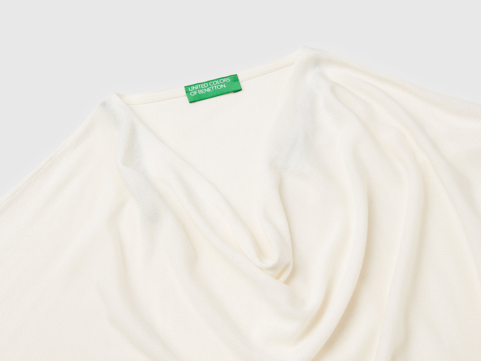 Maglioncino in misto seta da donna bianco panna 3 | Benetton Outlet