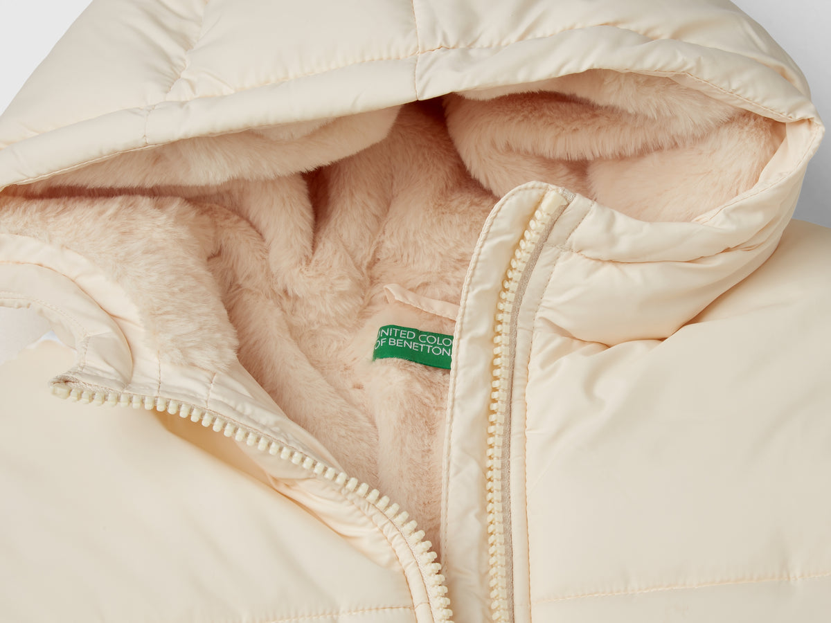 Giubbotto imbottito con cappuccio