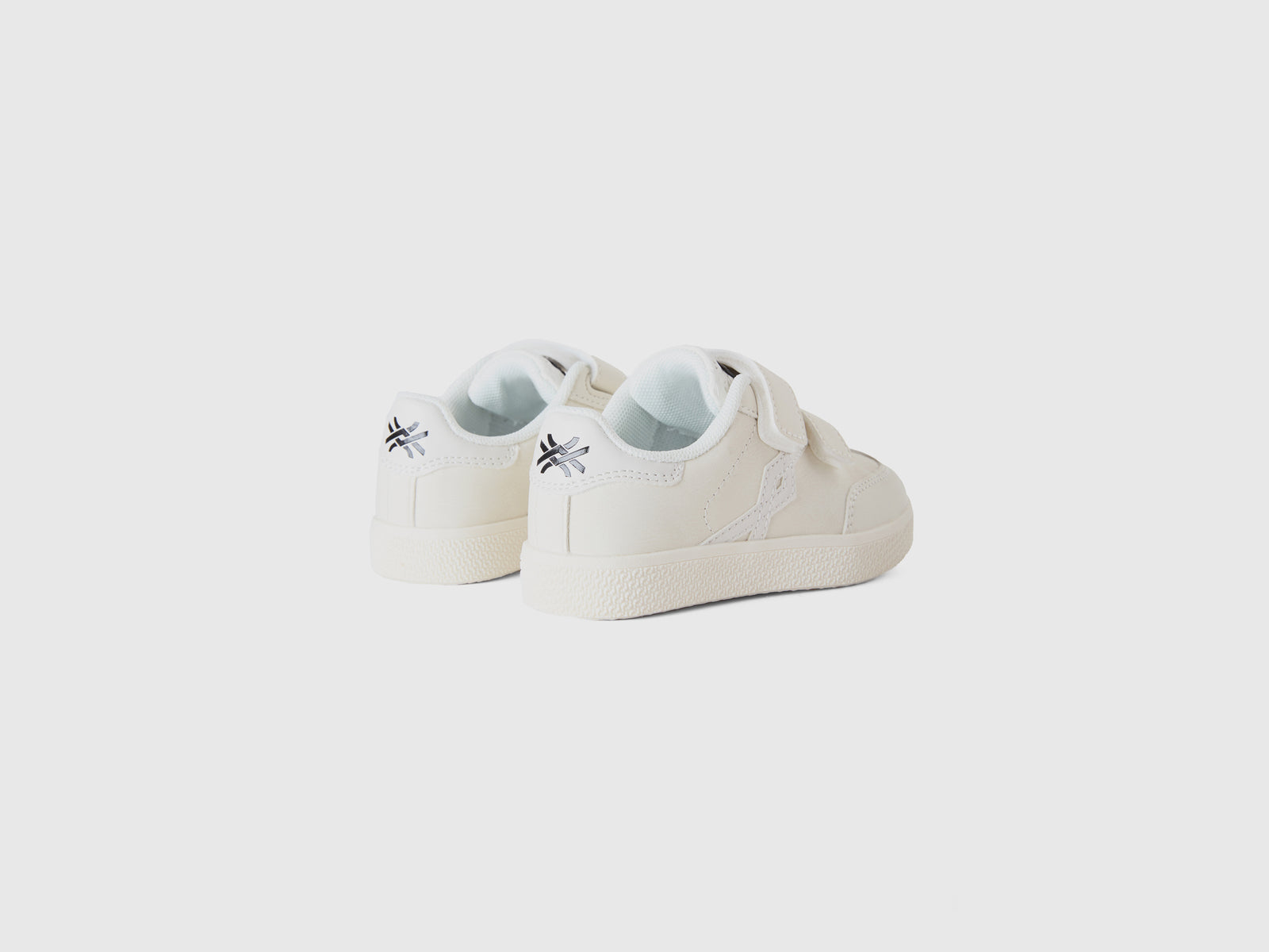 Sneakers in tessuto spalmato da bimbo bianco panna 2 | Benetton Outlet