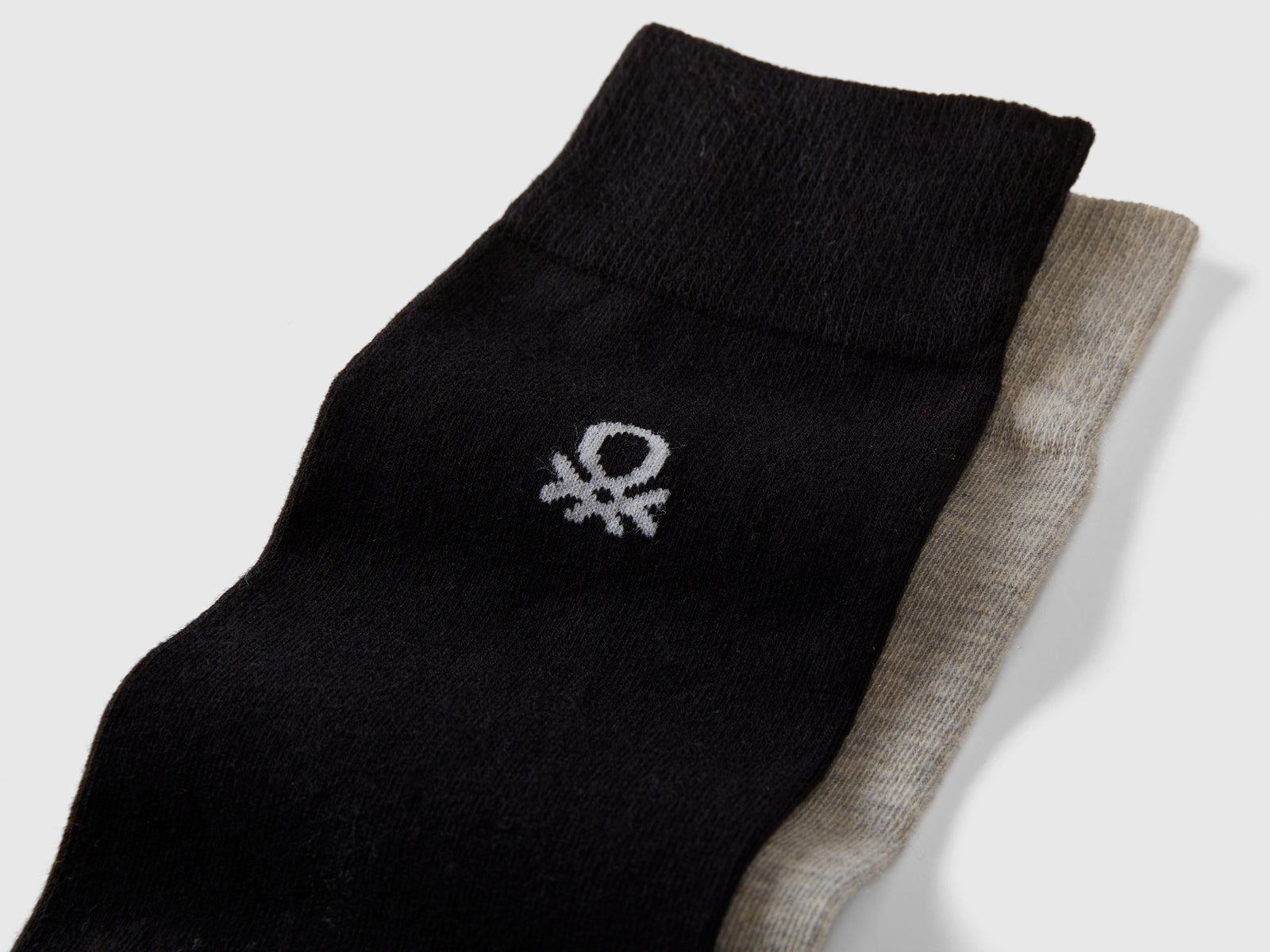 Due paia di calzini lunghi in cotone con logo da uomo multi-color 2 | Benetton Outlet