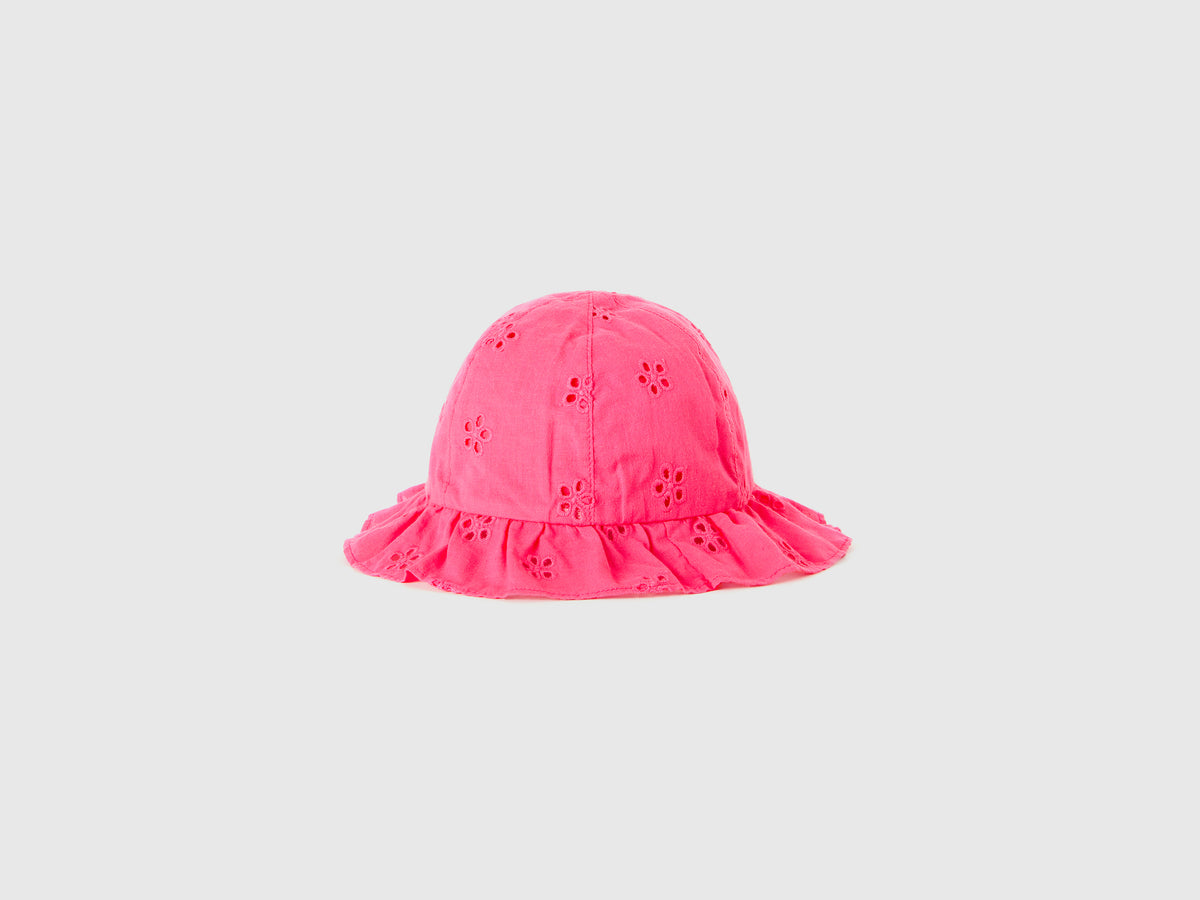 Cappellino con ricami sangallo