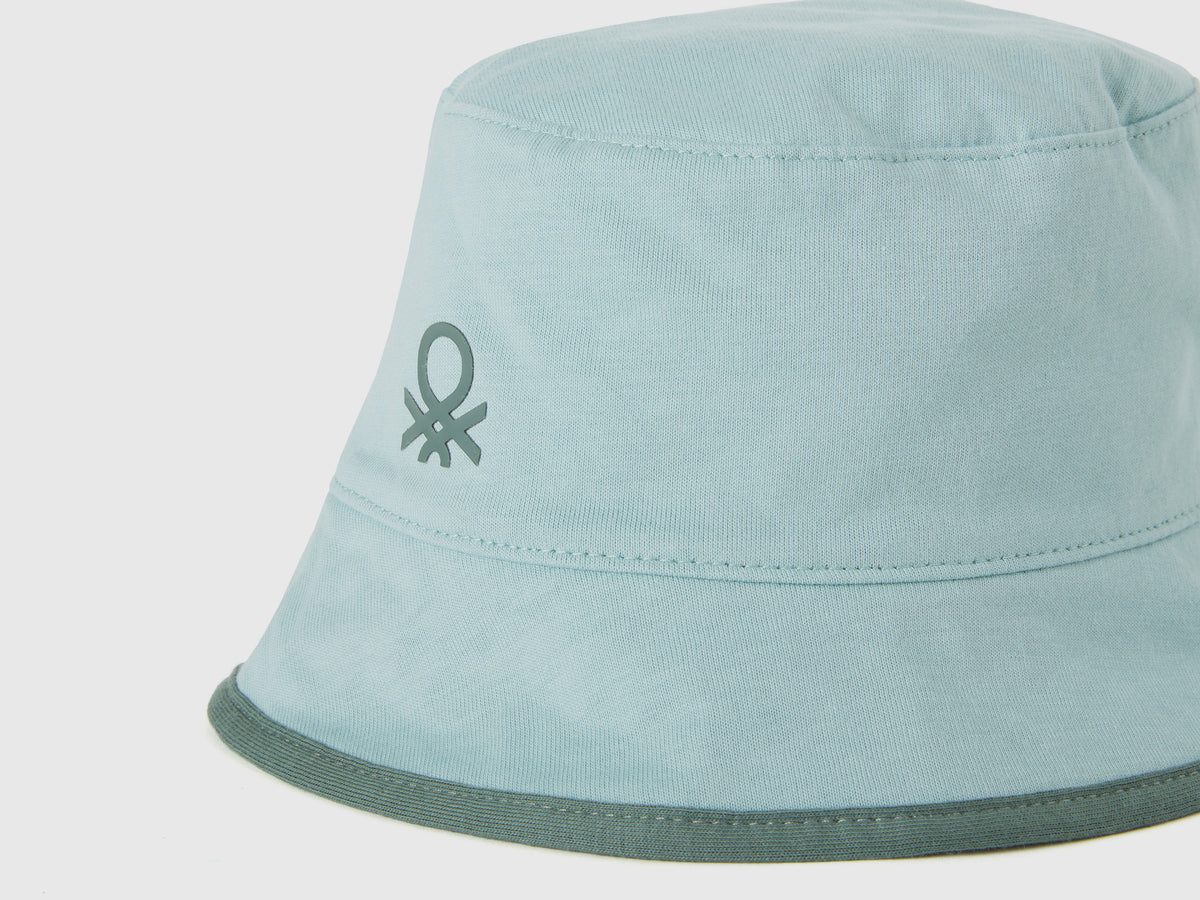 Cappello reversibile con stampa foglie