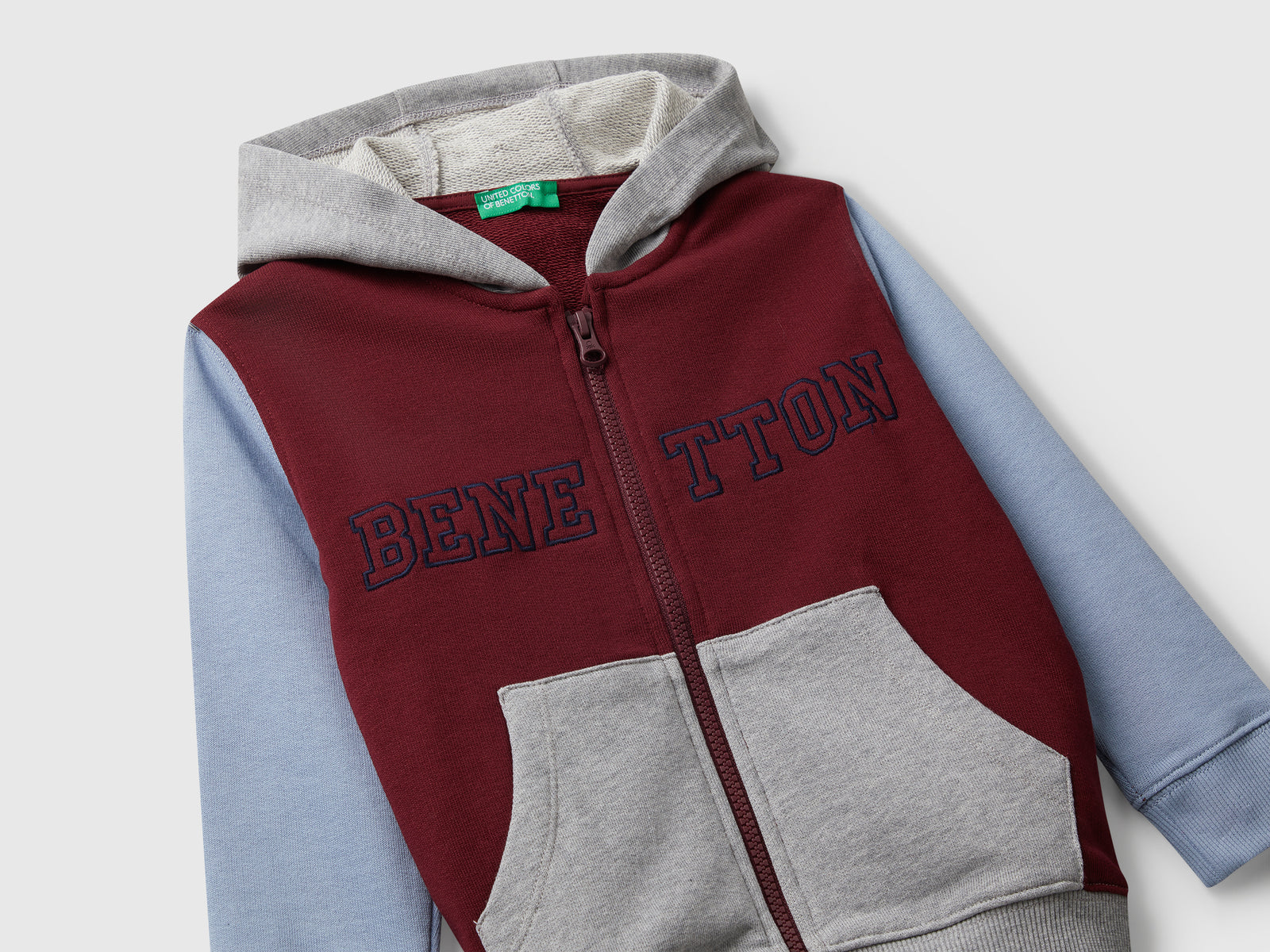 Felpa con cappuccio e ricamo da bimbo bordeaux 3 | Benetton Outlet