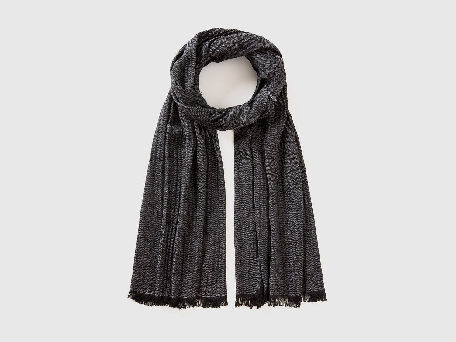 Sciarpa con tessuto riciclato da uomo nero | Benetton Outlet