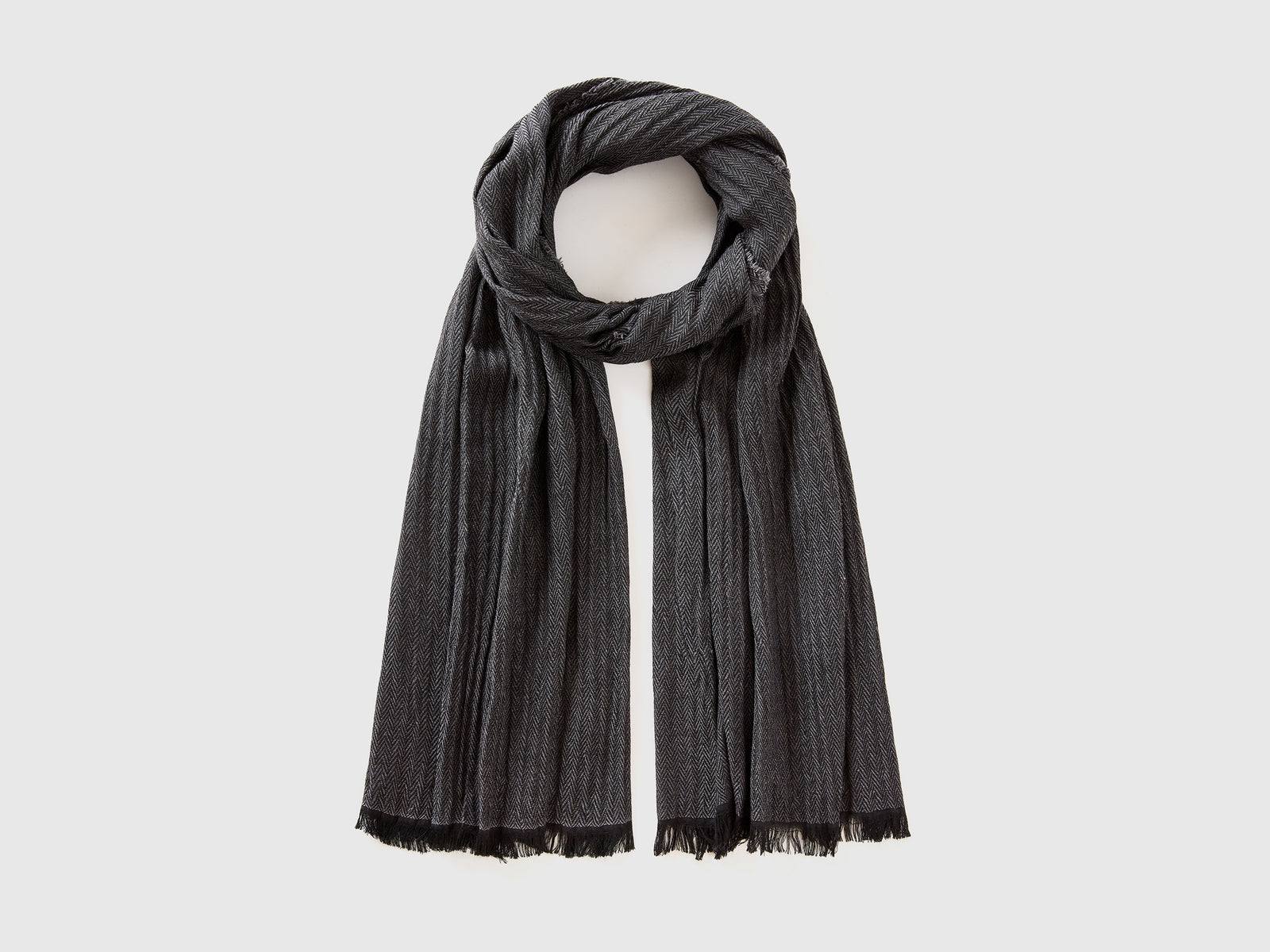 Sciarpa con tessuto riciclato da uomo nero | Benetton Outlet