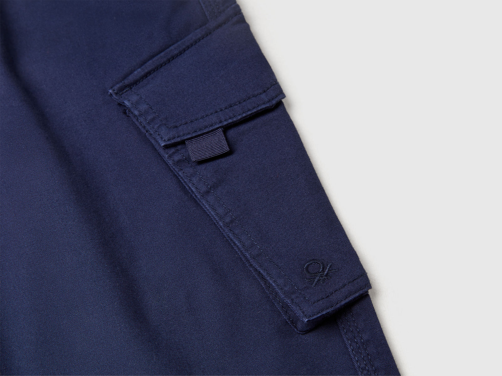 Pantaloni cargo regular fit da bambino blu scuro 3 | Benetton Outlet