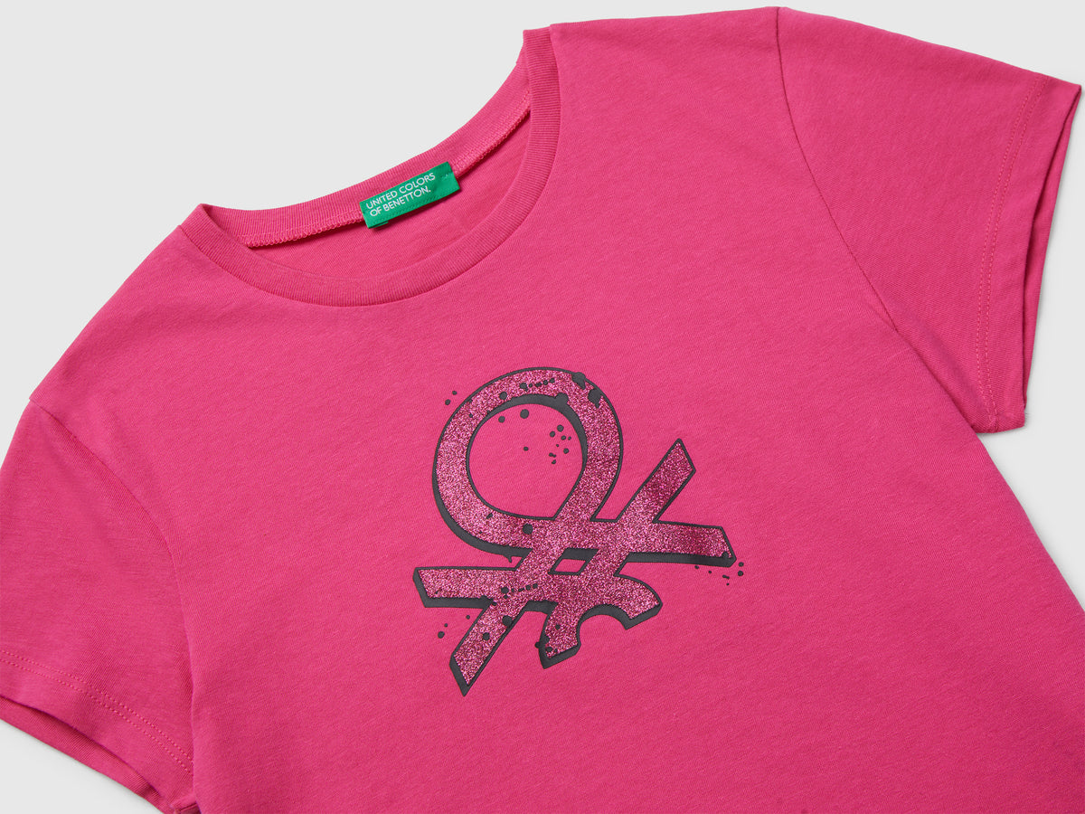 T-shirt con logo glitter
