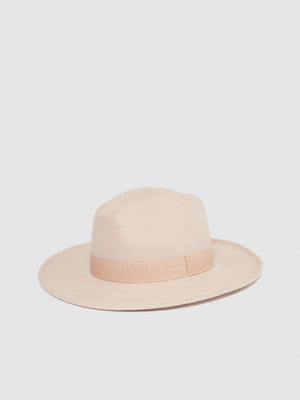 Cappello con nastro