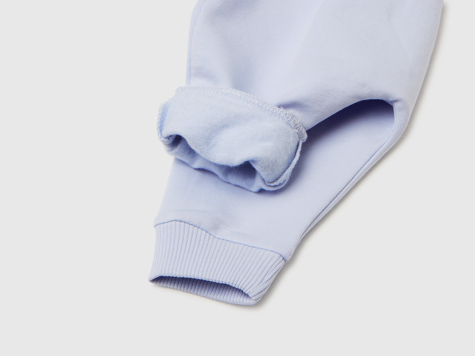 Pantaloni in calda felpa con taschino da neonato celeste 3 | Benetton Outlet