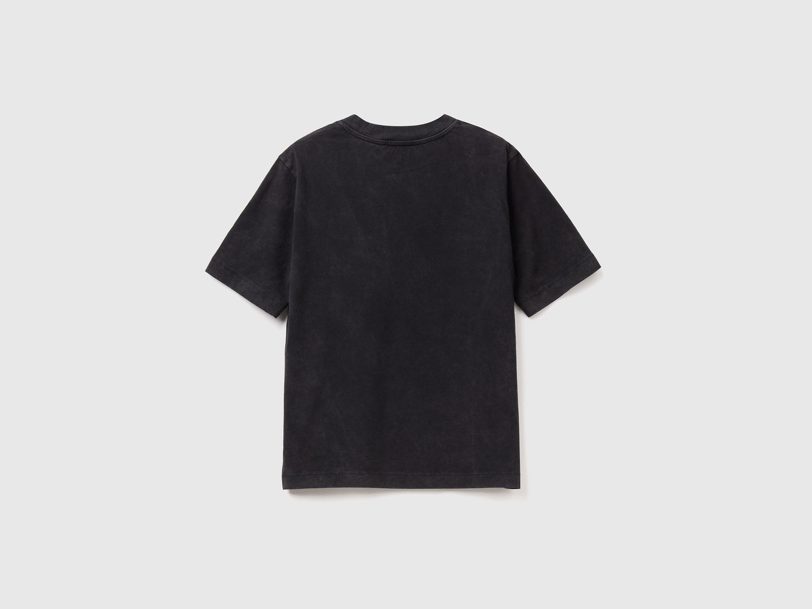 T-shirt girocollo a manica corta realizzata in puro cotone da donna nero 2 | Benetton Outlet