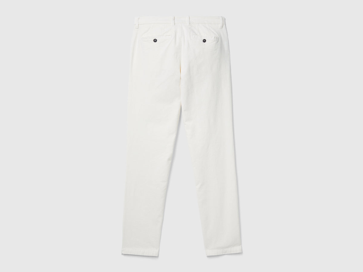 Pantaloni slim fit in velluto stretch