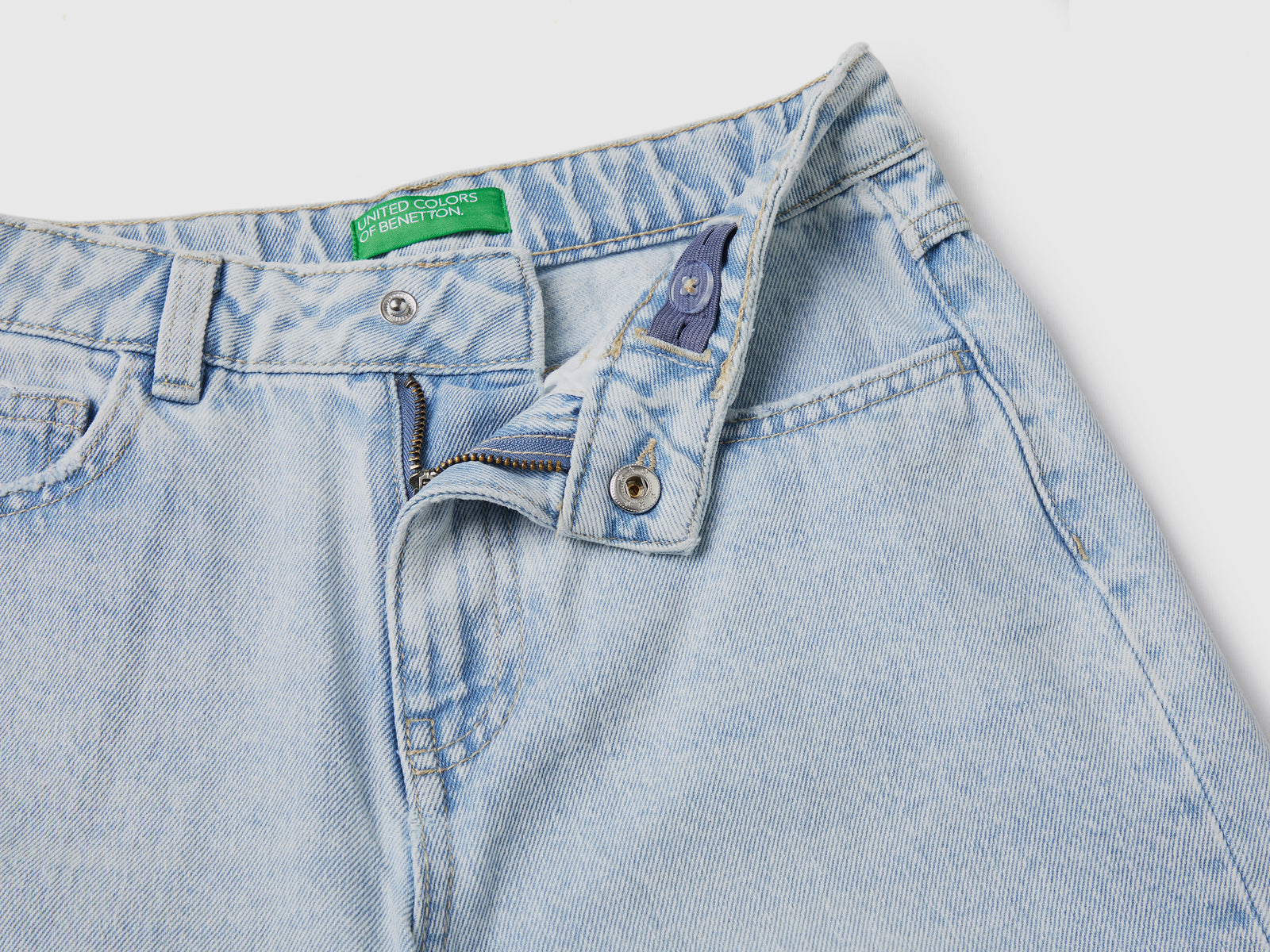 Pantaloni lunghi baggy fit in denim di puro cotone con rotture da bambina azzurro 3 | Benetton Outlet
