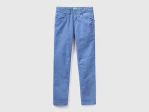 Pantaloni slim fit in velluto stretch