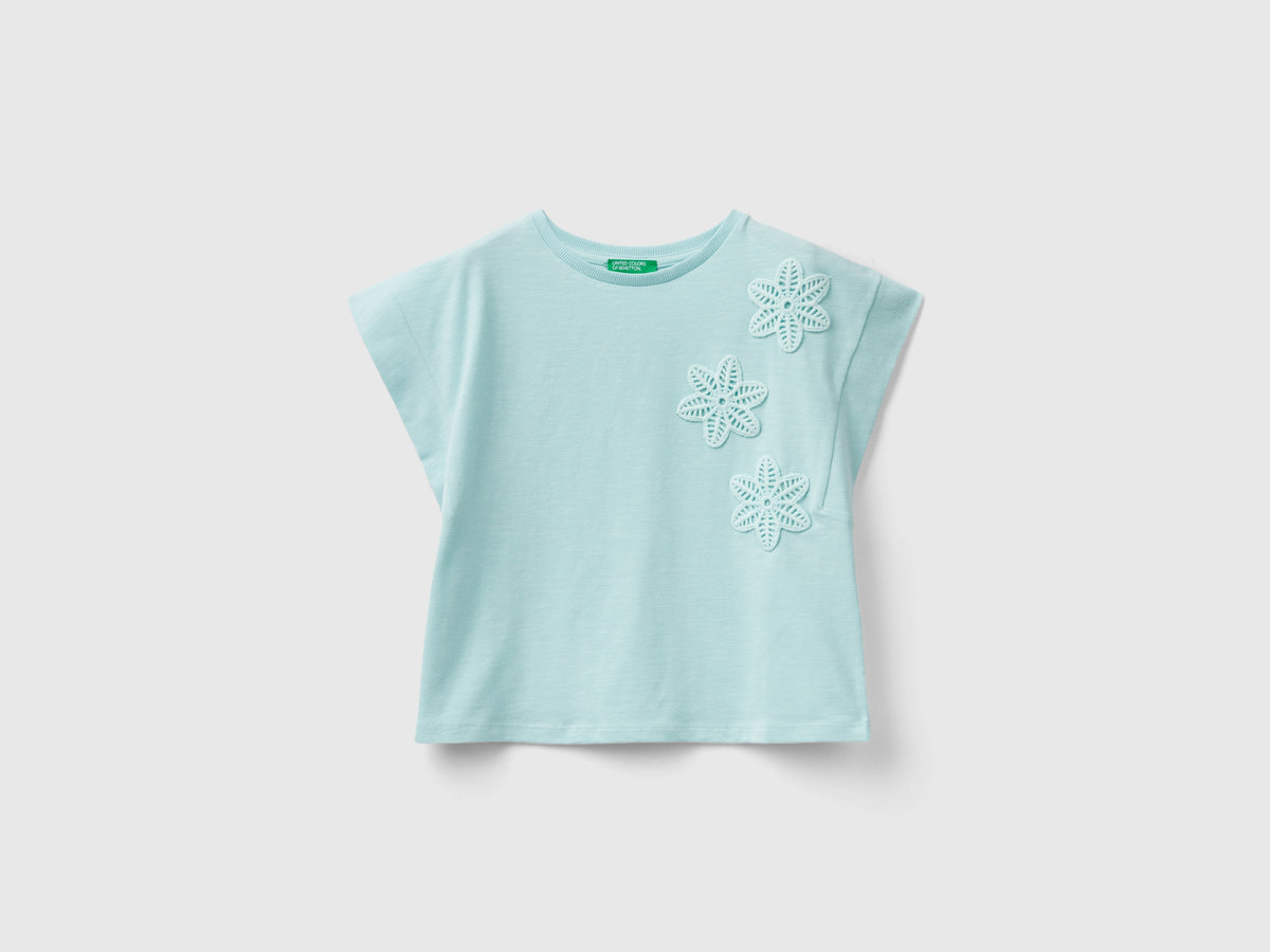 T-shirt con patch macramè