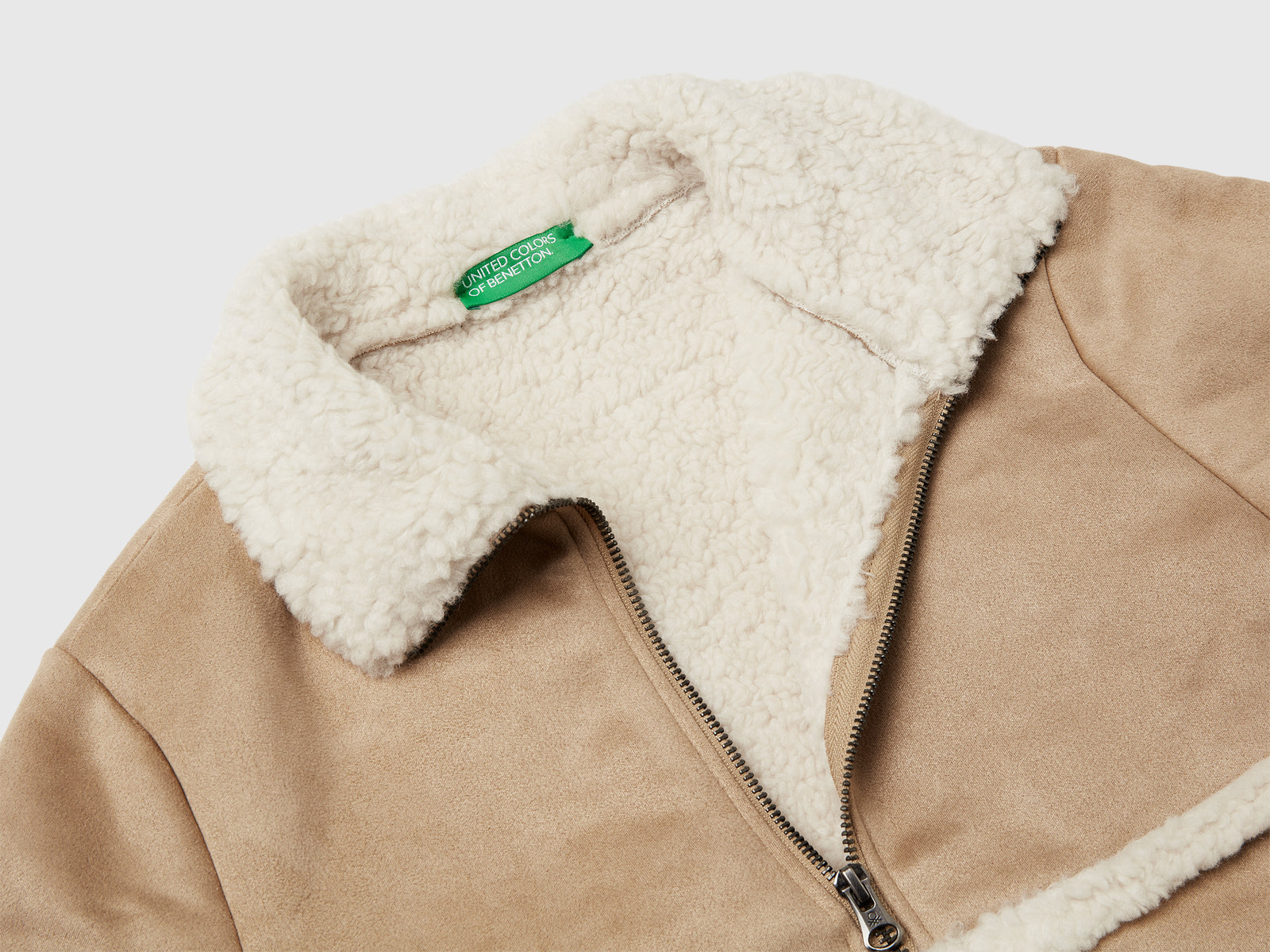 Giubbotto con colletto effetto scamosciato da bambina beige 3 | Benetton Outlet