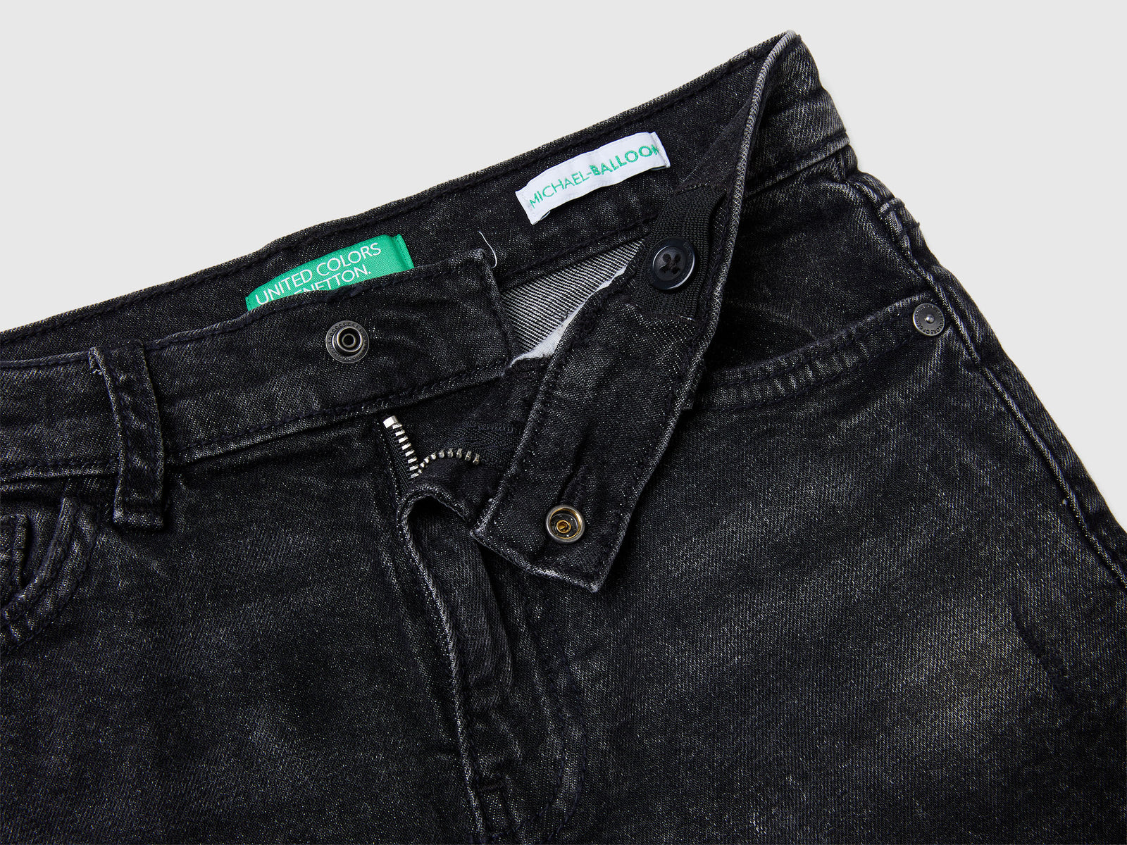 Jeans balloon fit da bambino nero 3 | Benetton Outlet