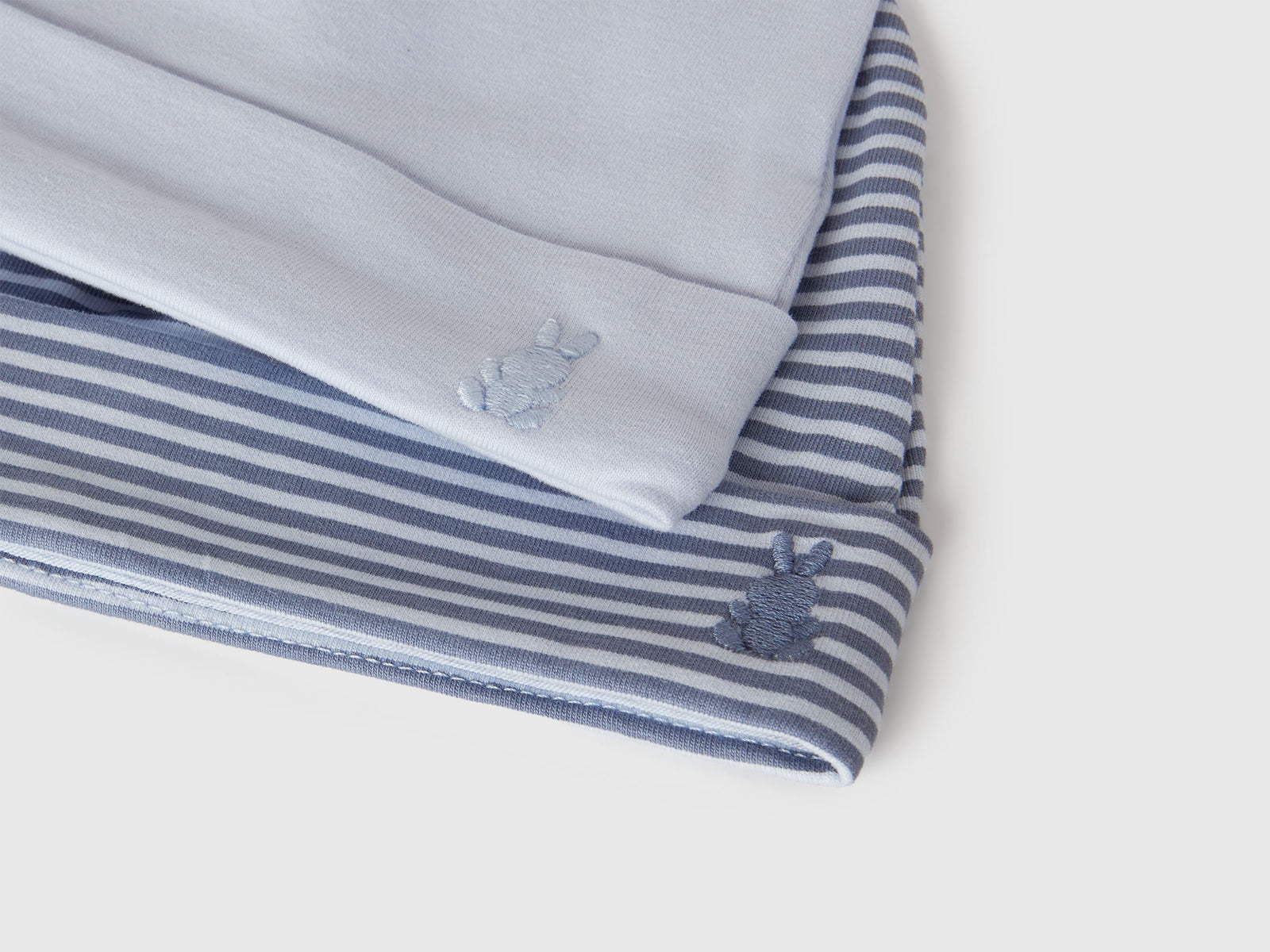 Due cappelli in cotone da neonato azzurro 3 | Benetton Outlet