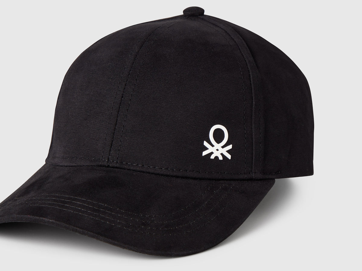 Cappellino con visiera