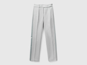 Pantaloni con dettagli in raso