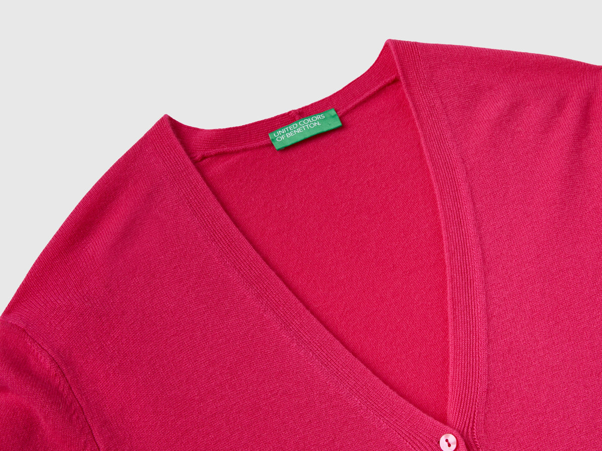 Cardigan scollo a V fucsia in pura lana Merino