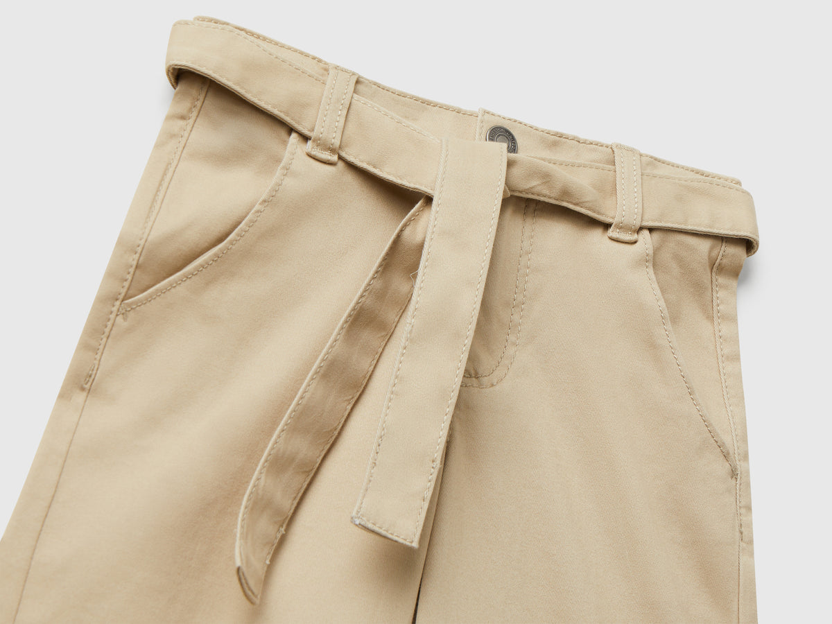 Pantaloni wide fit con fusciacca