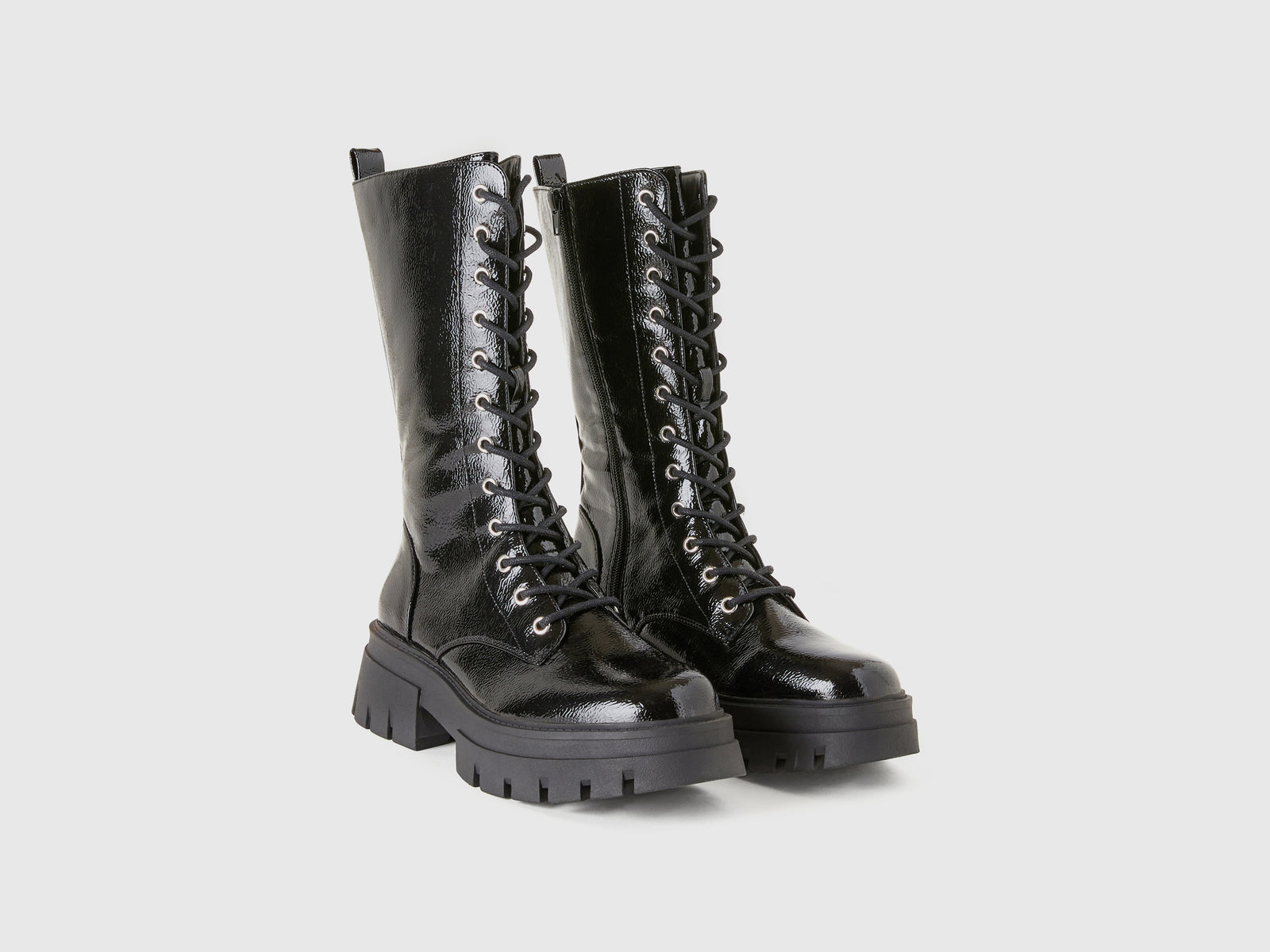 Anfibi stringati lucidi da donna nero 4 | Benetton Outlet