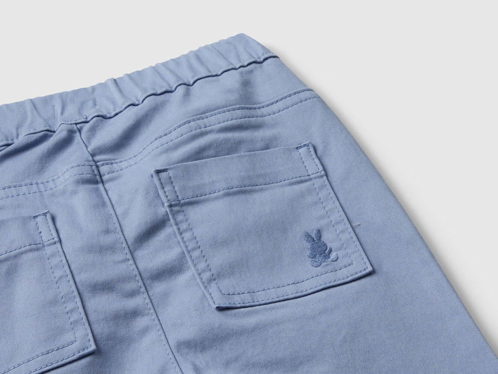 Pantaloni in misto cotone stretch da neonato celeste 3 | Benetton Outlet