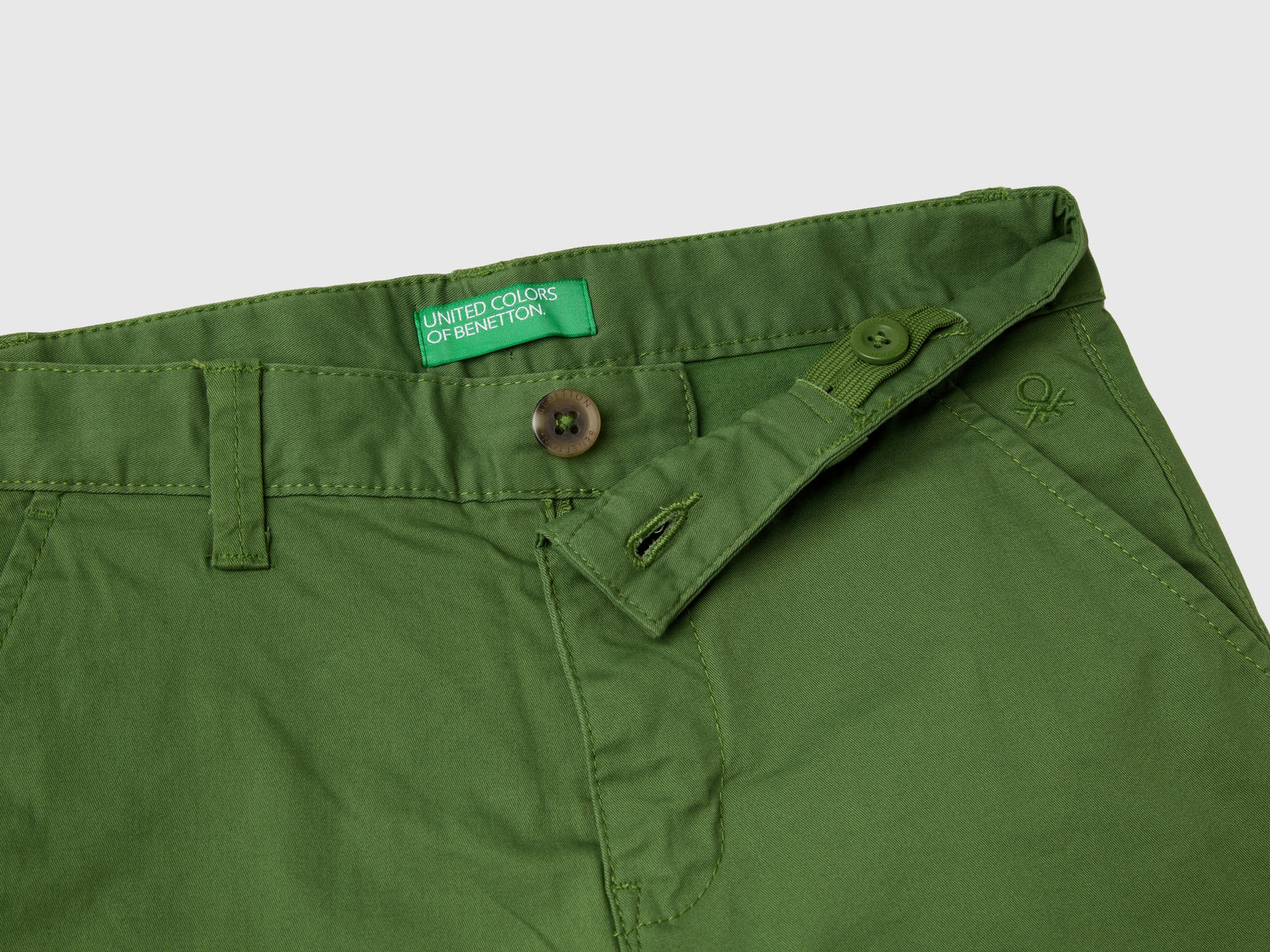 Chino slim fit in cotone stretch da bambino verde militare 3 | Benetton Outlet