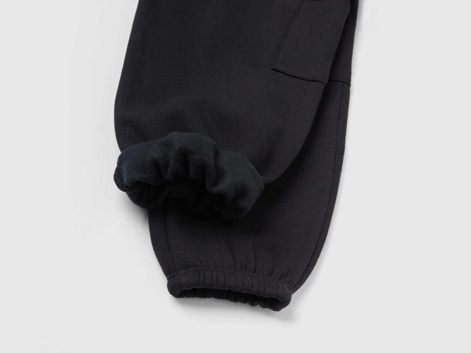 Joggers cargo con coulisse da bambina nero 2 | Benetton Outlet