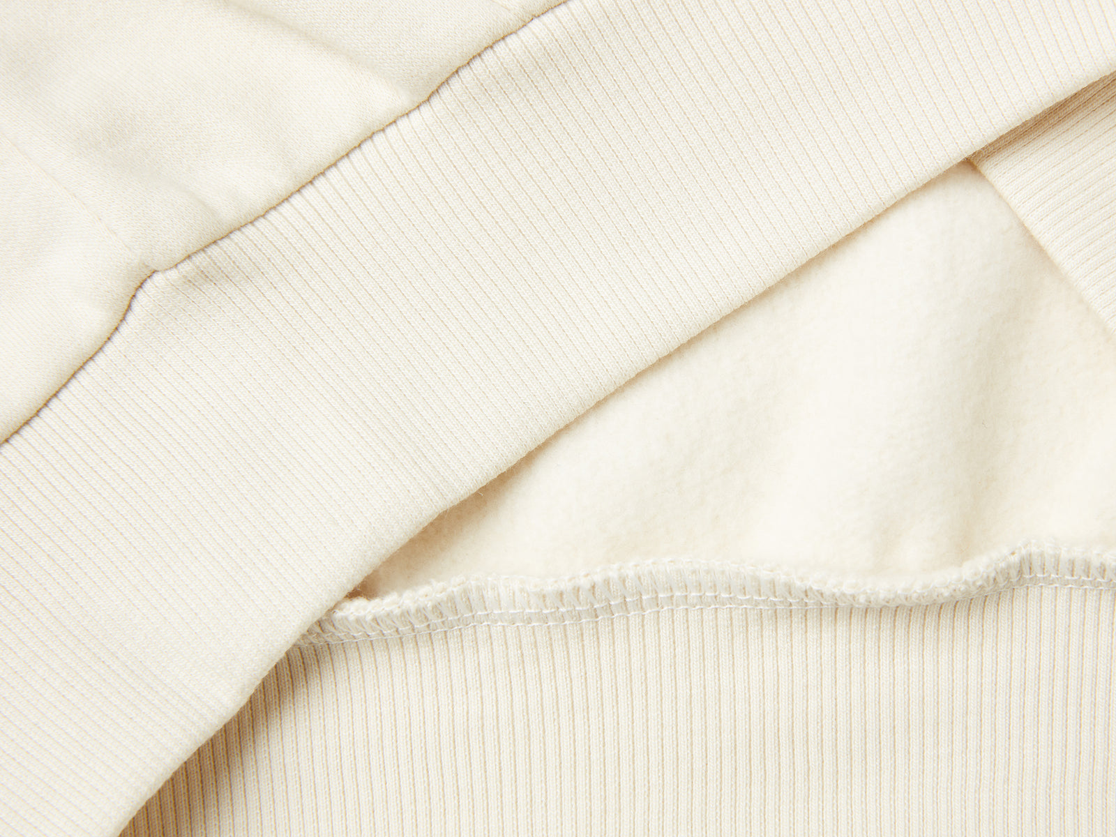 Felpa con zip e paillettes da bambina bianco panna 3 | Benetton Outlet