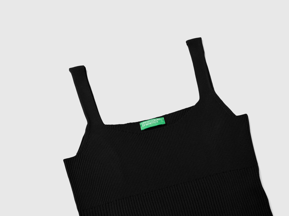 Knitted tank top with square neckline