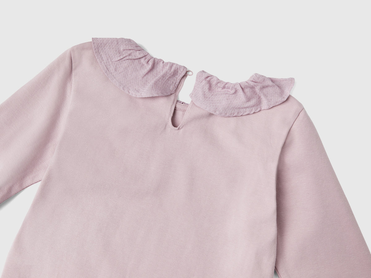 T-shirt con colletto volant