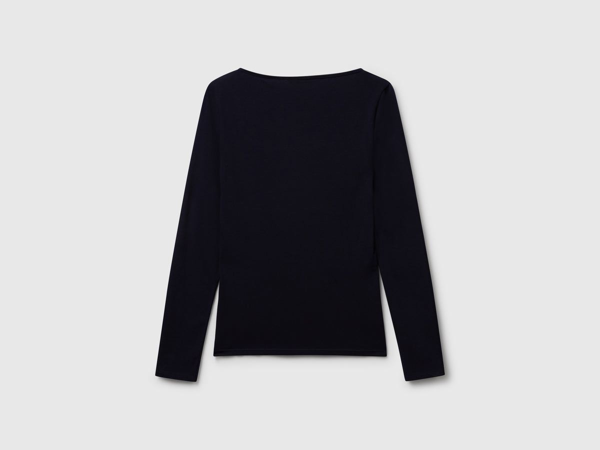 T-shirt con scollo ampio