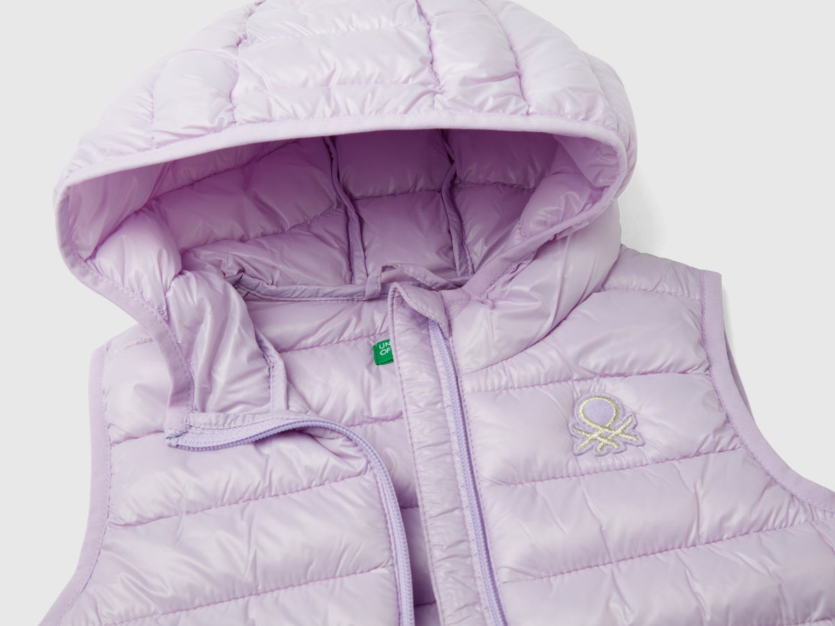 Gilet imbottito con cappuccio