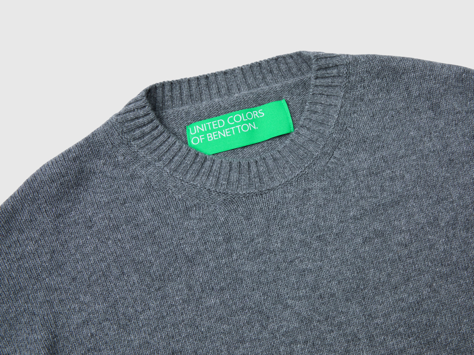 Maglia boxy fit in misto lana da donna grigio scuro 3 | Benetton Outlet