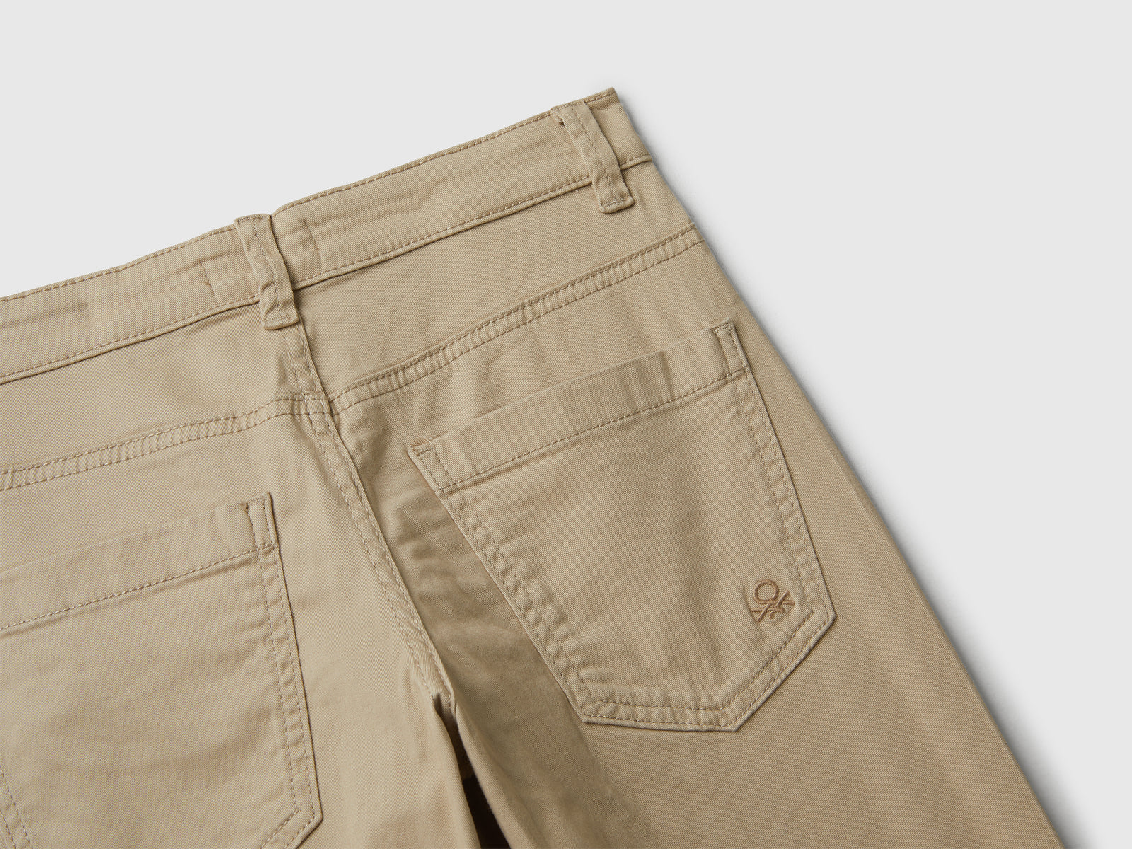 Pantaloni in cotone stretch da bambino beige 3 | Benetton Outlet