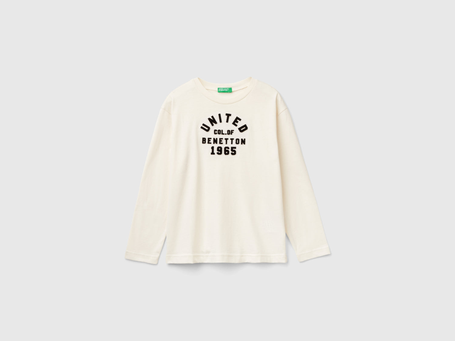 T-shirt con ricamo logo da bambino bianco panna | Benetton Outlet