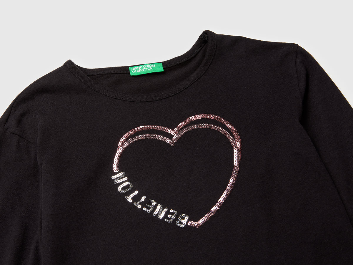 T-shirt in caldo cotone con paillettes