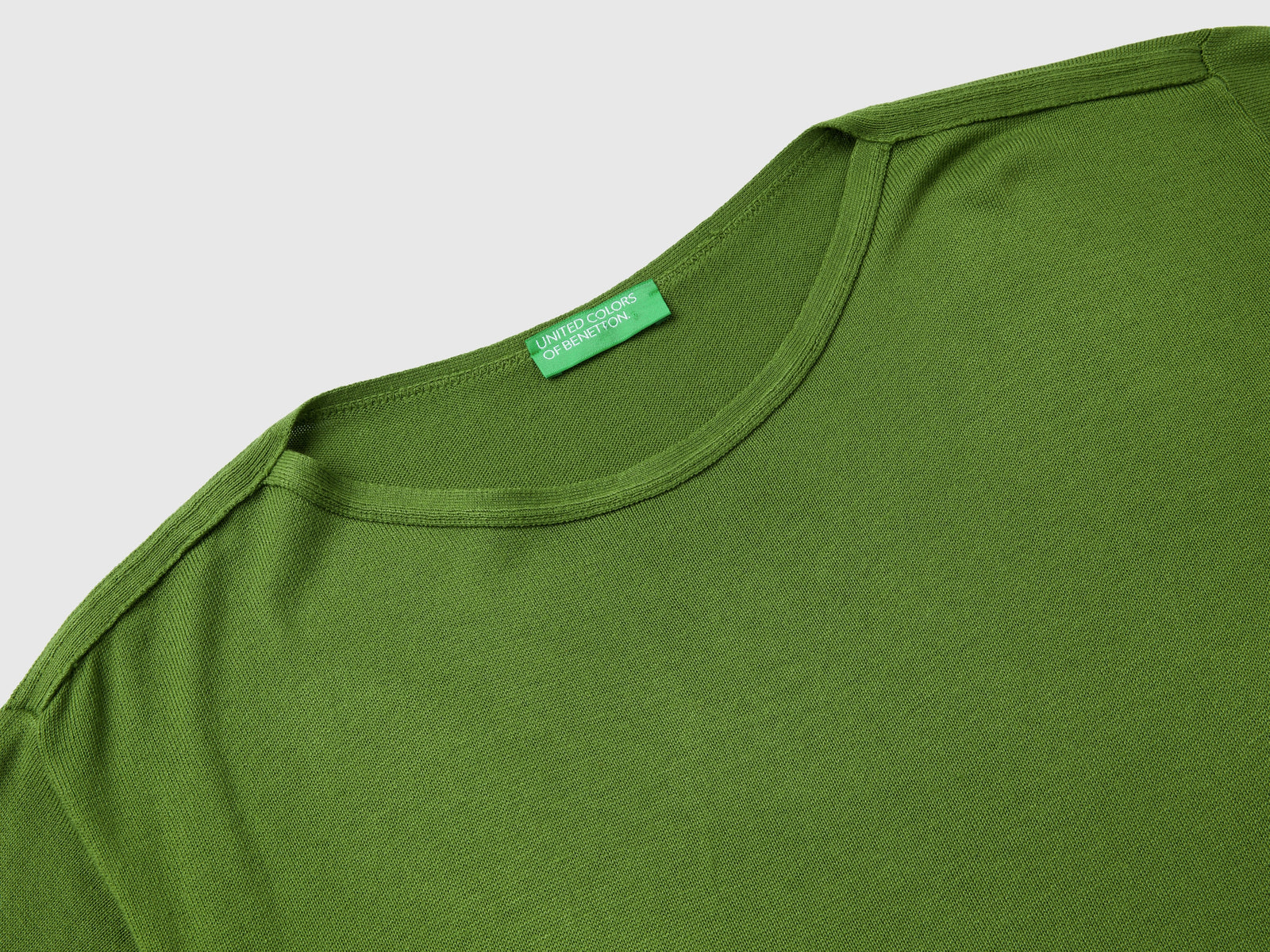 Maglia con scollo a barchetta da donna verde militare 3 | Benetton Outlet