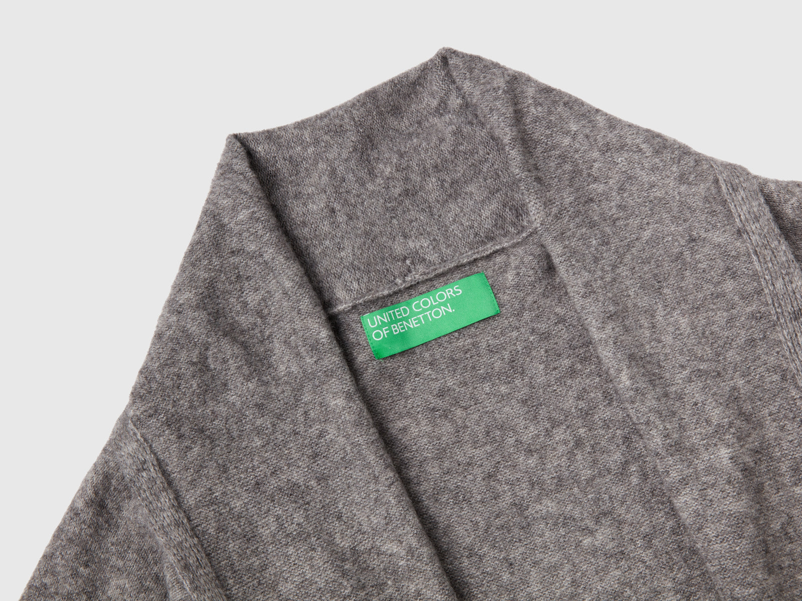 Cardigan lungo in filato riciclato da donna grigio scuro 3 | Benetton Outlet