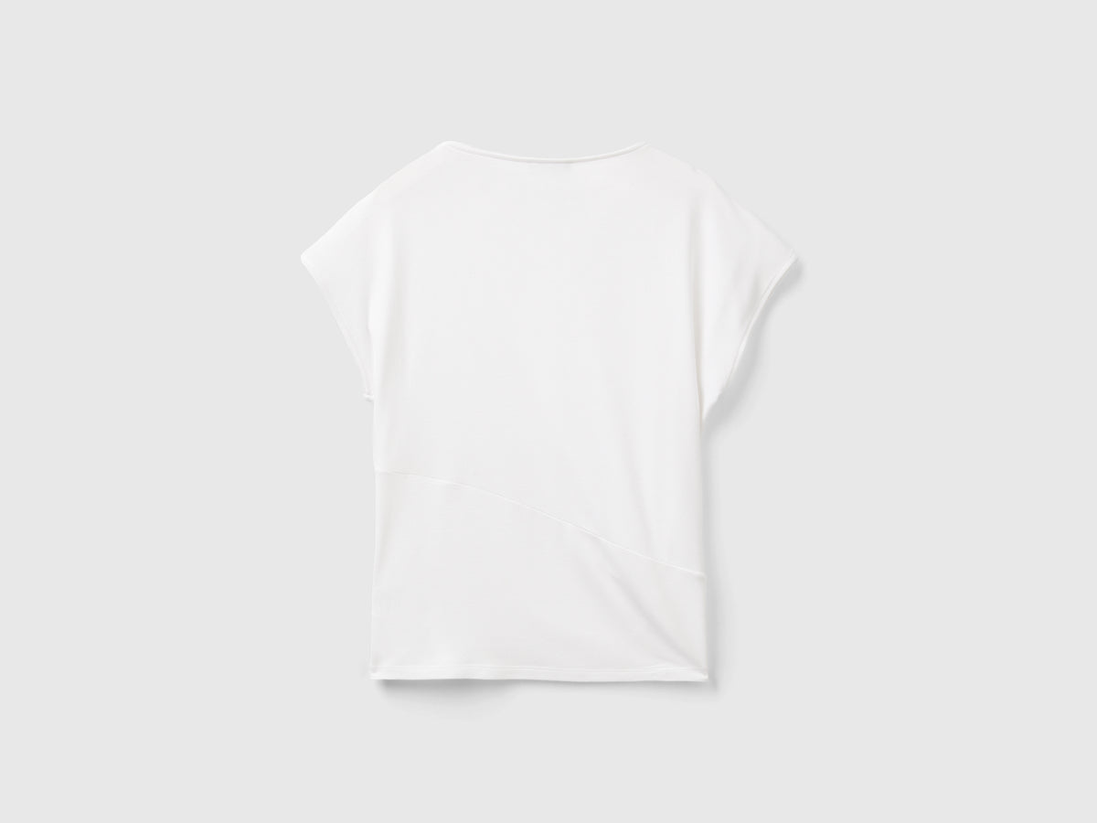 T-shirt fluida con nodo
