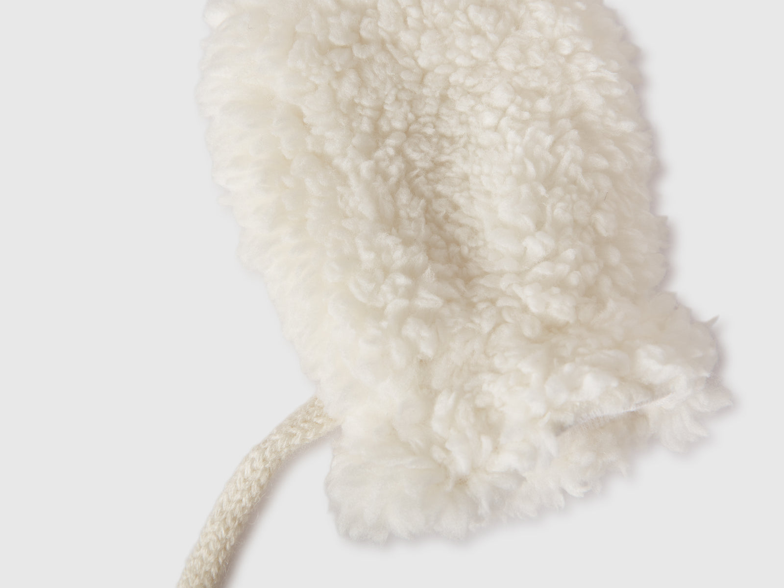 Muffole effetto orsetto da neonato bianco panna 3 | Benetton Outlet