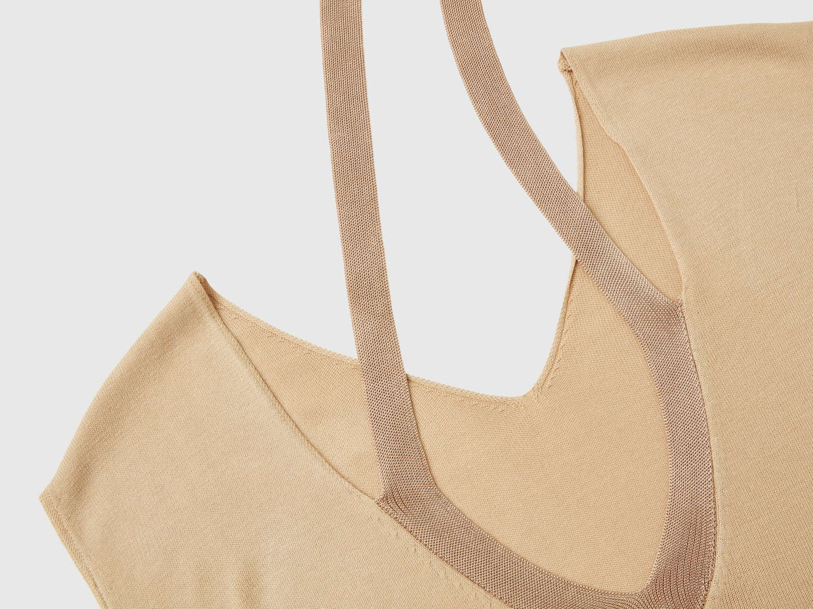Maglia fluida con scollo a V e lacetti da donna beige 3 | Benetton Outlet