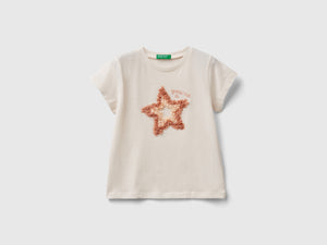 T-shirt con applicazione effetto petali